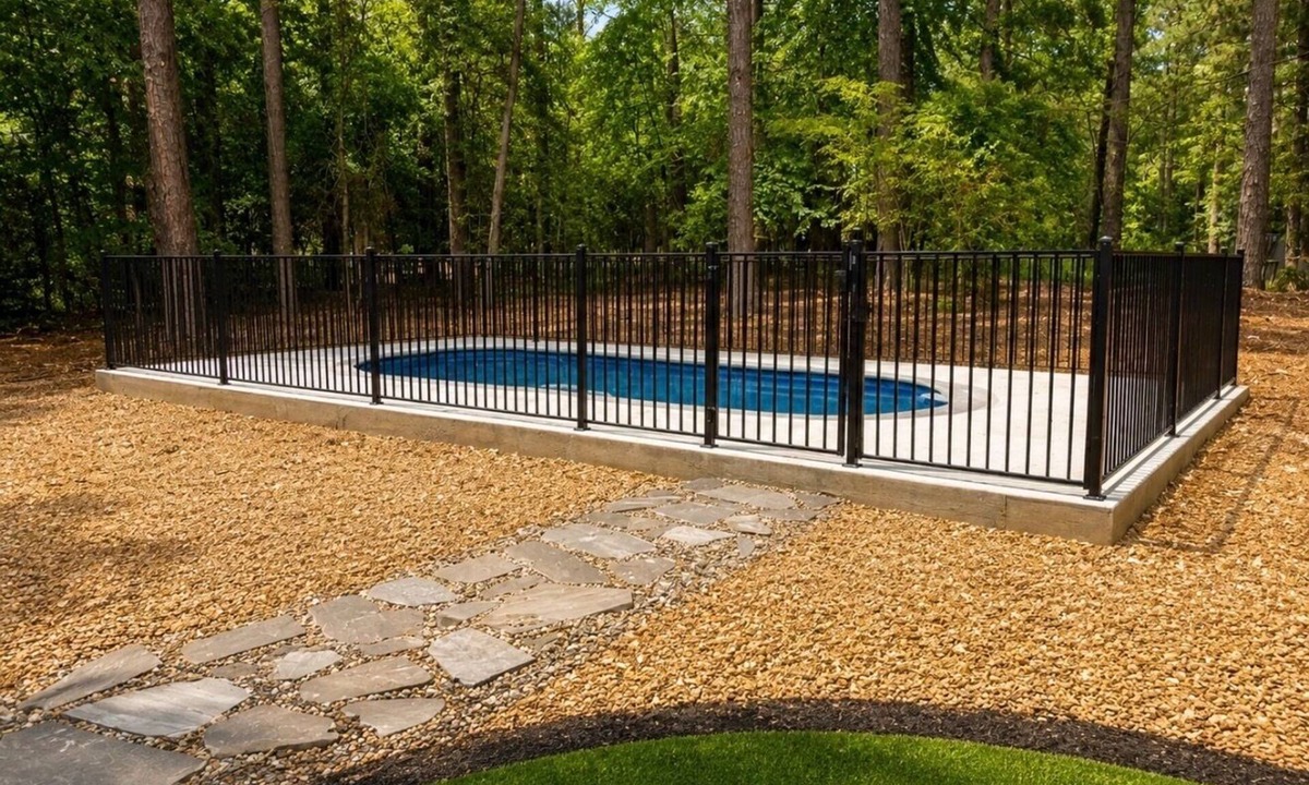 Hochatown Cabin | New Pool ! Pickleball & Basket Ball - Putt Putt - Hot tub - Pet Friendly - EV