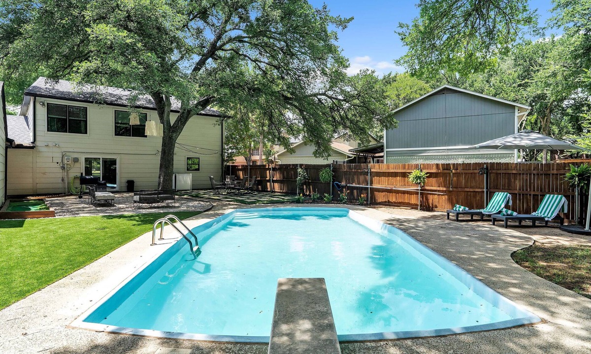 Flower Mound House | NEW! Stylish Flower Mound Home with Private Pool