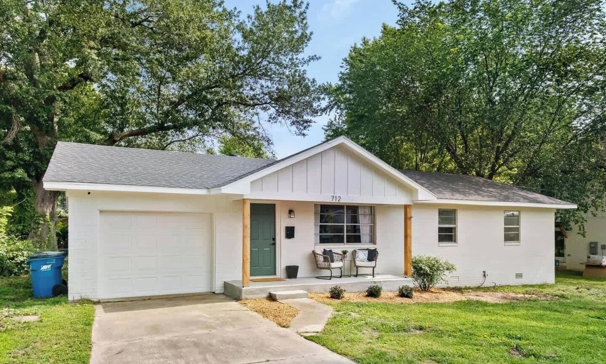 Downtown House | New The Local @ 5th- Modern Cozy Cottage