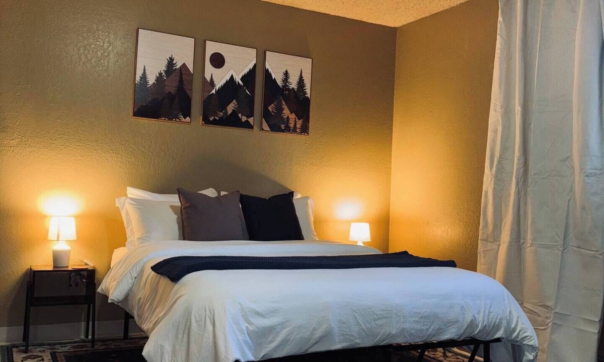 University Area Apartment | Newly Updated - Middle Floor - Dog Friendly