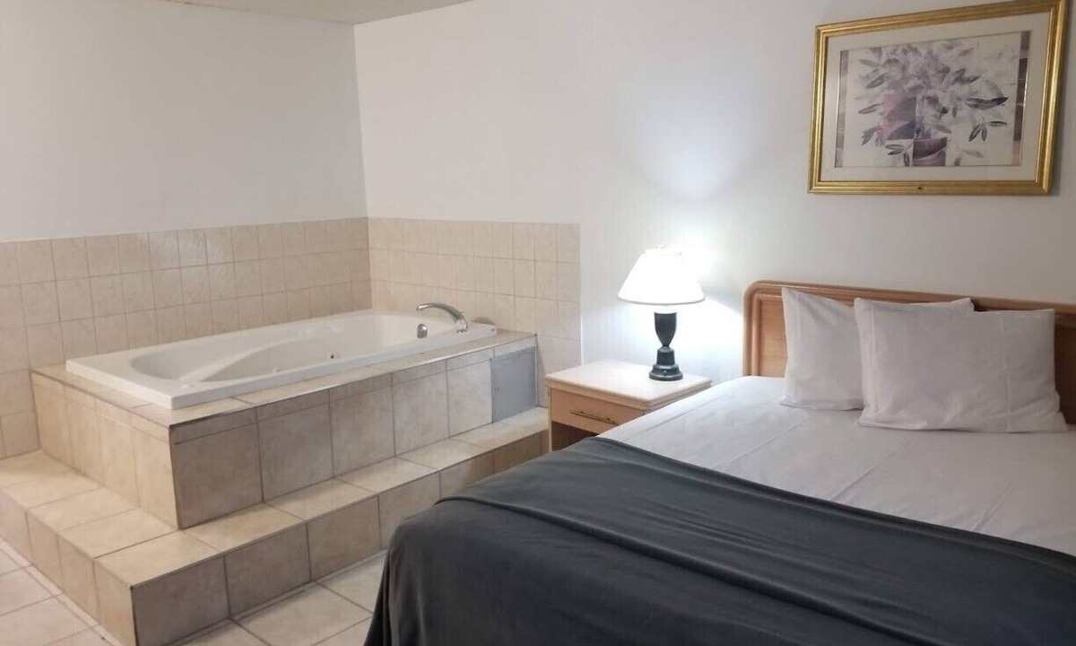 Niagara Falls Hotel | Niagara Falls Courtside Inn