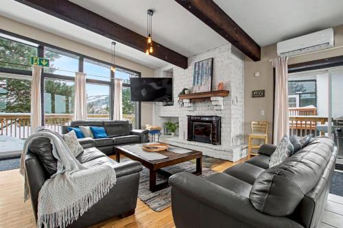 The Blue Mountains Ski Chalet | Northview-Blue Mountain-Sauna-Firepit-Balcony-Parking