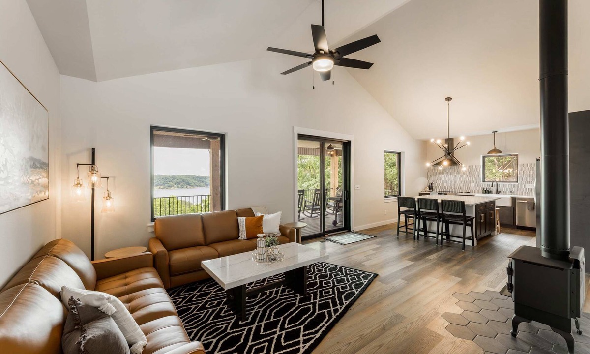 Lost Bridge Village House | Oak Ridge on Beaver Lake, 5BR Lakeview, Sleeps 13