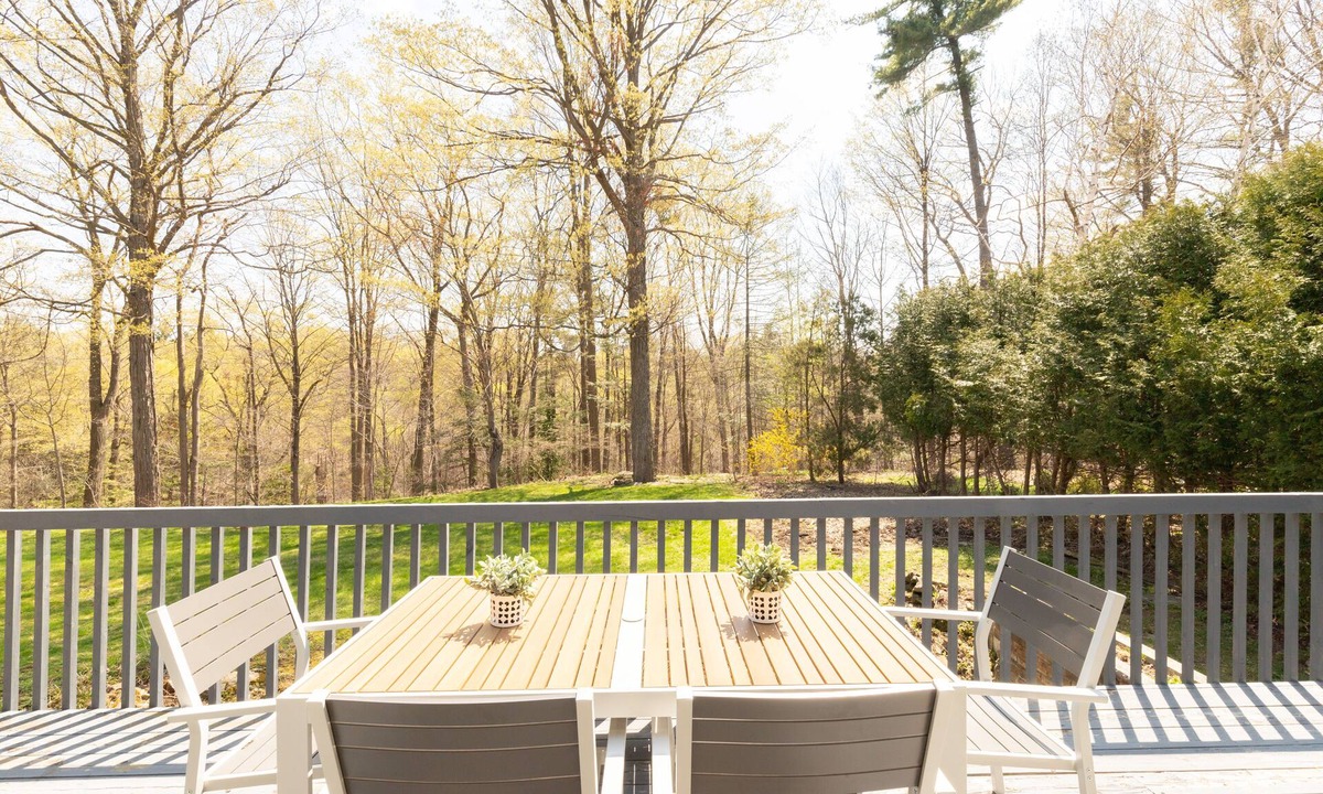 Bayview Village House | Oasis on a Ravine Forest with Yoga Room