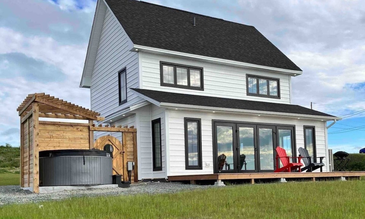 Port de Grave House | Ocean Front 3Bdrm Saltbox 'SeaForever' w/Hot Tub