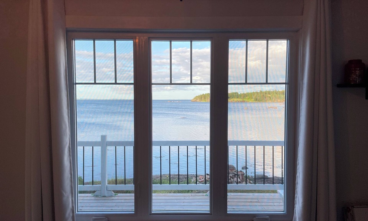 Embree House | Oceanfront clapboard cottage - a great central location!