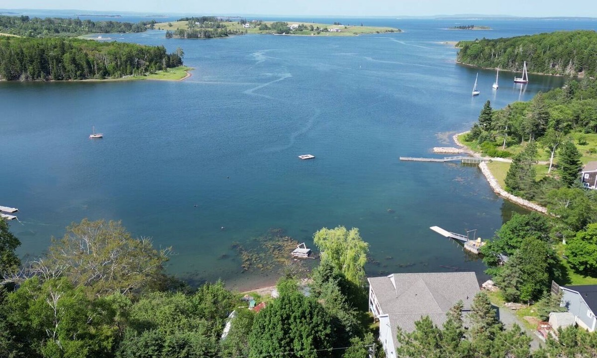Heckmans Island House | Oceanfront Kayaking retreat close to Lunenburg
