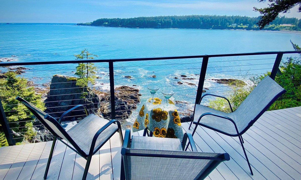 Kodiak Apartment | Oceanspray:2-bdrm apartment where you'll feel the ocean spray!