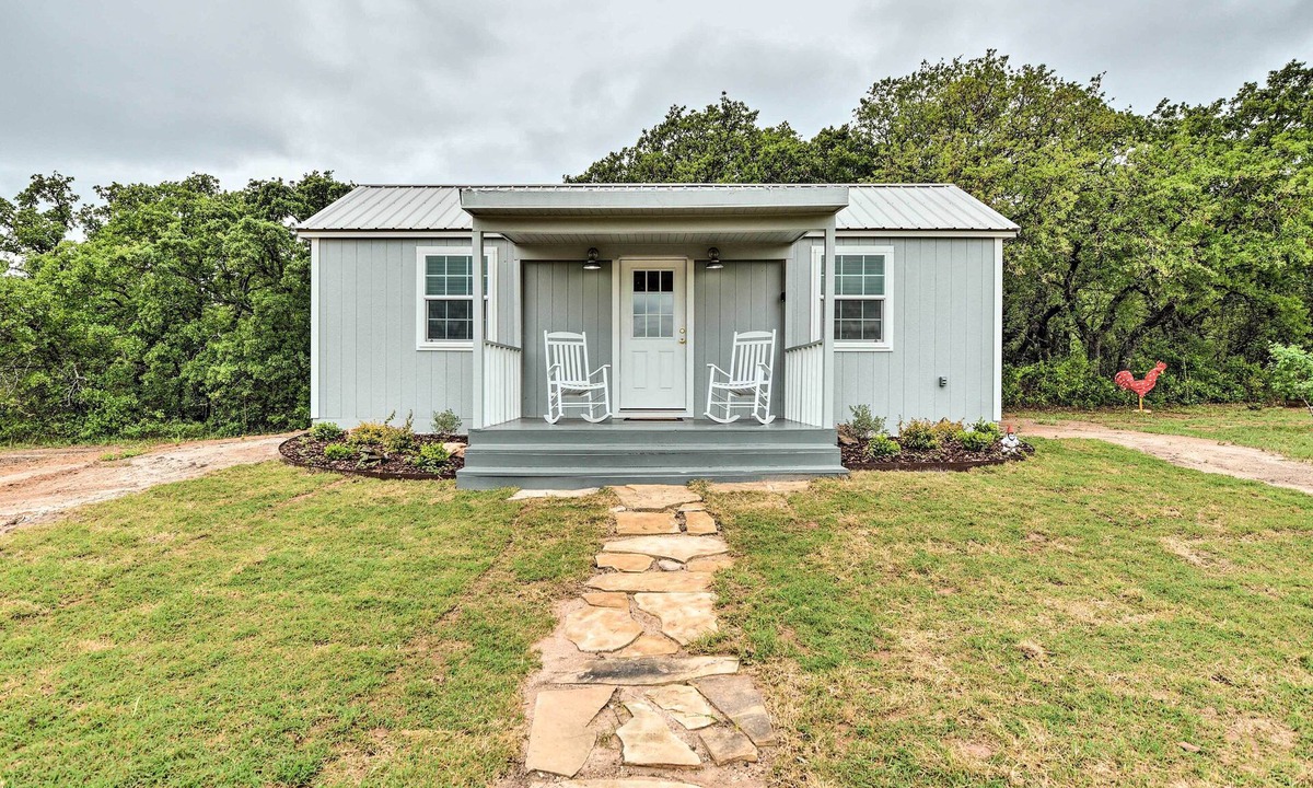 Forestburg Apartment | On-Site Pond & Fire Pit: Montague Retreat!