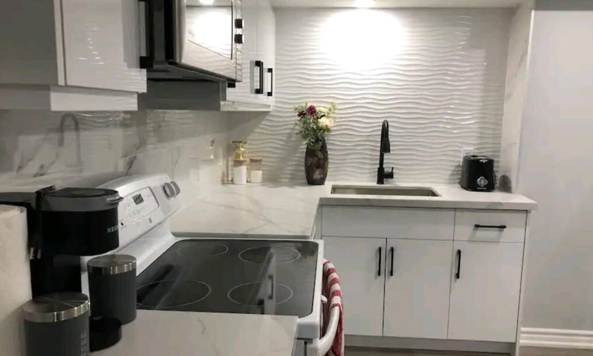 Oshawa Apartment | Oshawa Getaway!