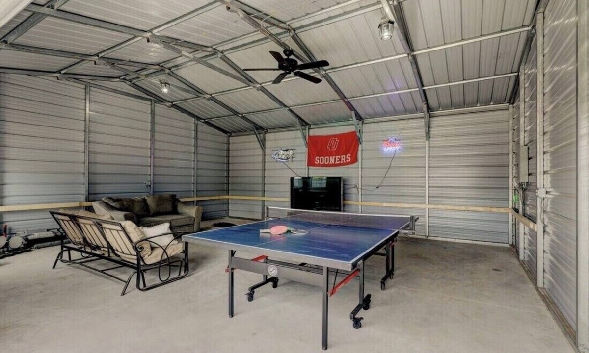 Norman House | OU-Walk to Main St- Big Deck- Patio -Fire Pit -Man Cave