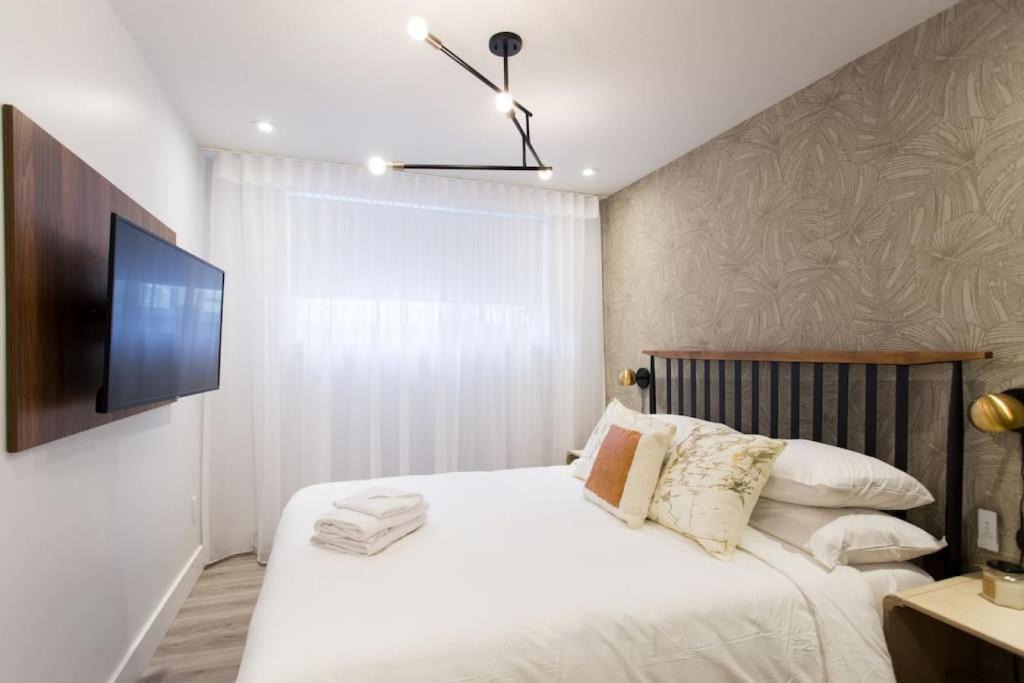 Little Italy Apartment | Palms Little Italy Studio with full bathroom by Denstays