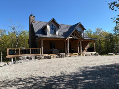 Lion's Head Ski Chalet | Pampered Bear's Den