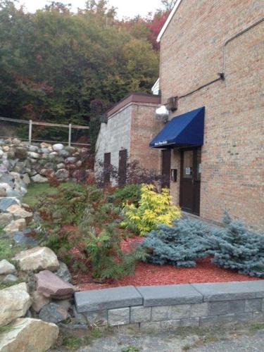 Elliot Lake Apartment | Paris Plaza