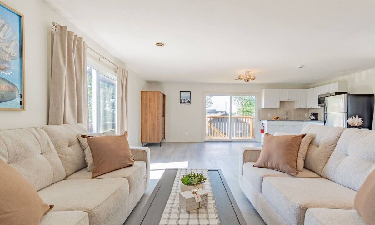 Niagara Falls Apartment | Parkway Boutique Suite D, 10 mins to Falls & Golf