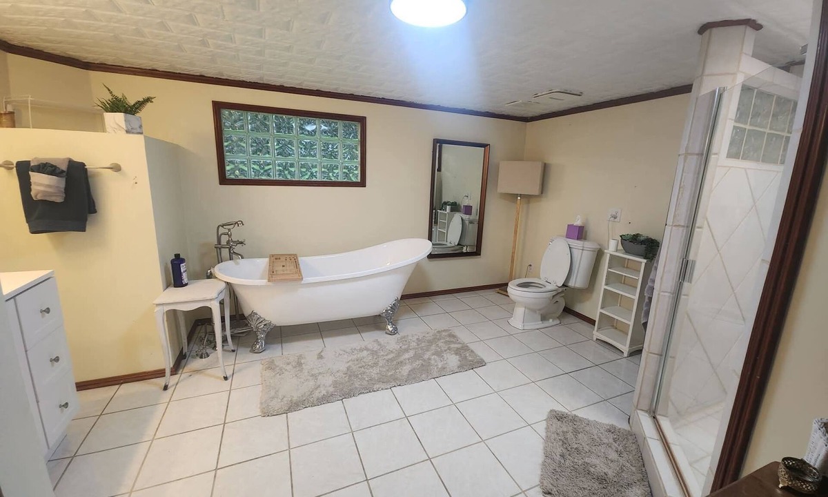 Granbury House | Peaceful 2-bedroom house, pet friendly in charming Granbury