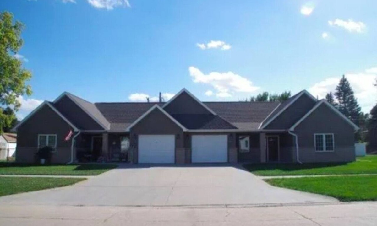 Broken Bow House | Peaceful 2-bedroom townhome in Broken Bow with Ben and Jerri the Nigerian Goats!