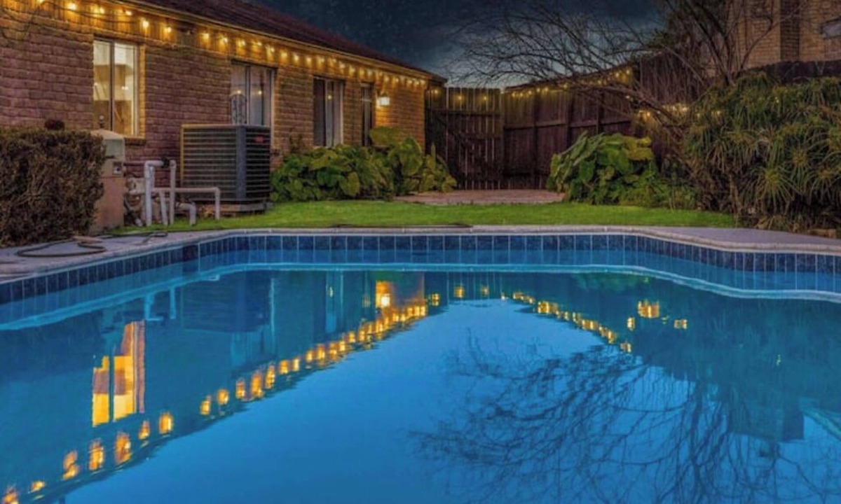 Stafford House | Peaceful Boho stays-4BRs-amazing pool-patio&deck-mini golf-Stafford