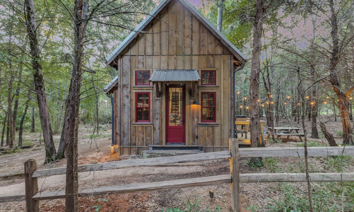 Van Zandt County Cabin | Peaceful Cabin on 7 Acres! In charming Ben Wheeler. Near-Canton-Tyler