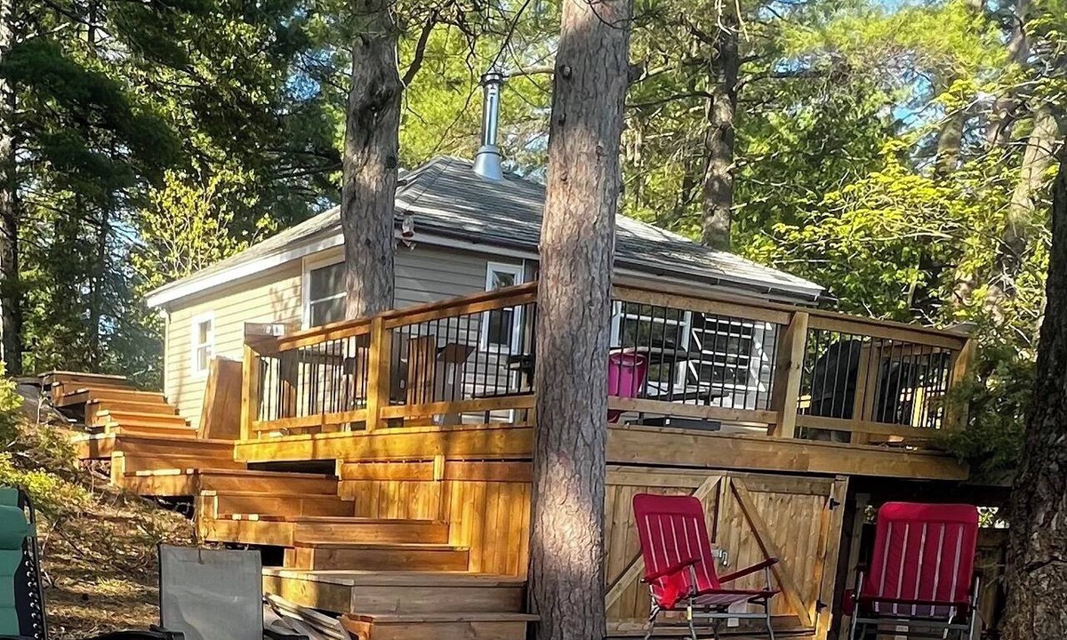 North Frontenac Cabin | Peaceful Lakefront Cottage - Large Deck, Dock & Rustic Outdoor Charm