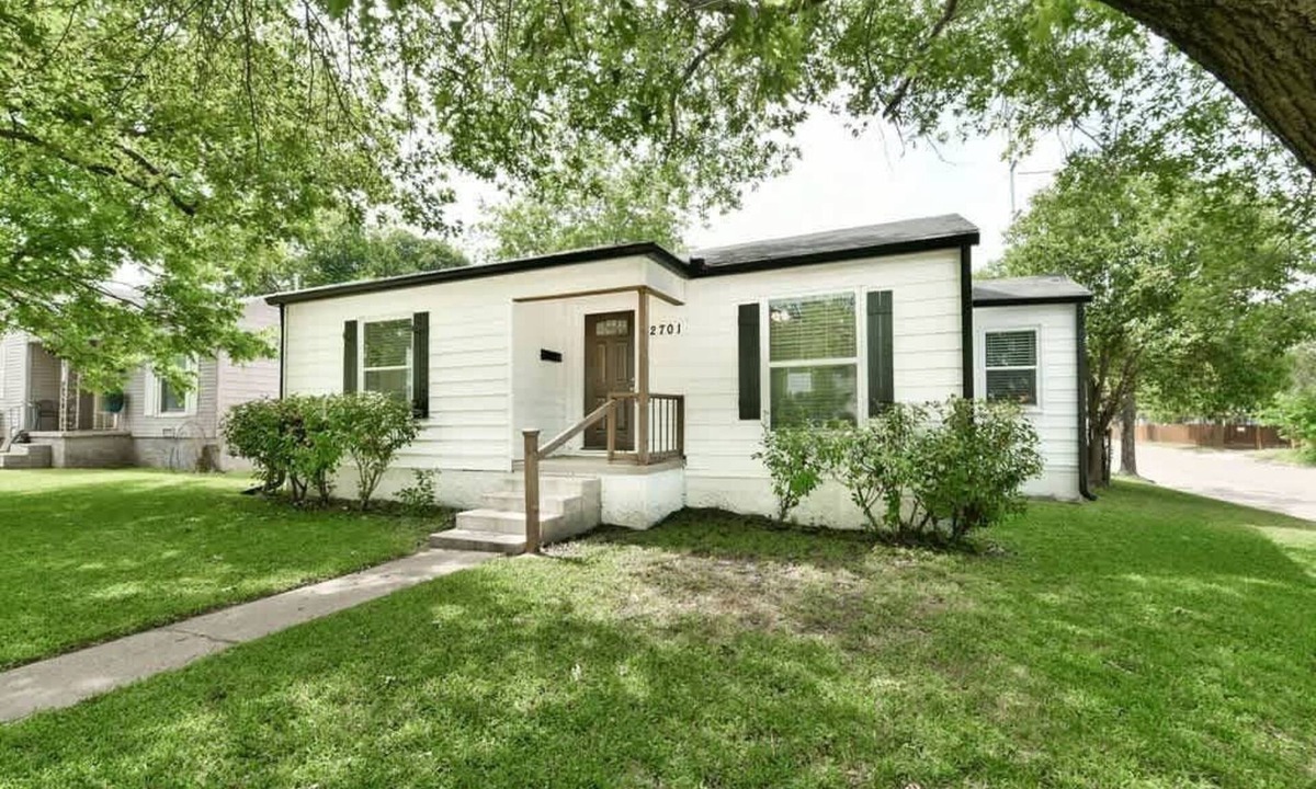 Dean Highland House | Pecan Hill House