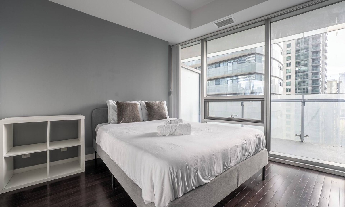 Central Waterfront Hotel | Perfect 2-bedroom 1Bath with AC in enjoyable Toronto