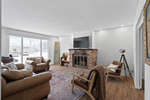 Cornwall House | Perfect Group Stay in Cornwall 3 Bedroom and Theater Room