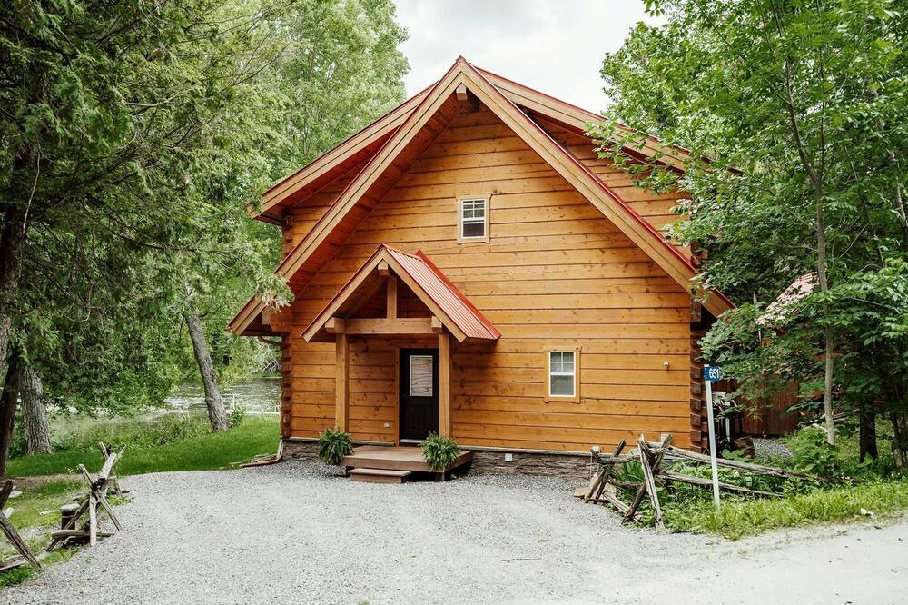 Lanark Cabin | Pet-Friendly Cabin, Ideal for Family Glamping Trips in Ontario