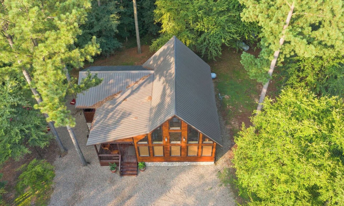 Hochatown Cabin | Pet Friendly Cabin | Walk to Breweries | Hot Tub