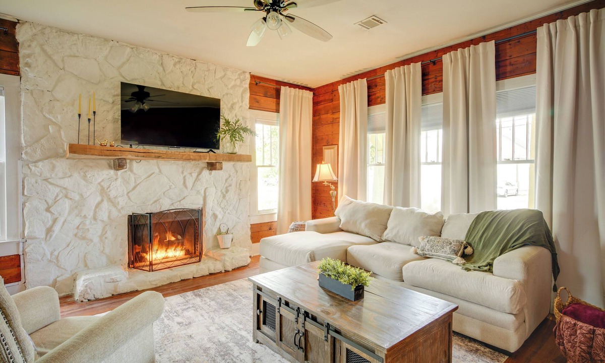 Breaux Bridge House | Pet-Friendly Historic Home: Downtown Breaux Bridge