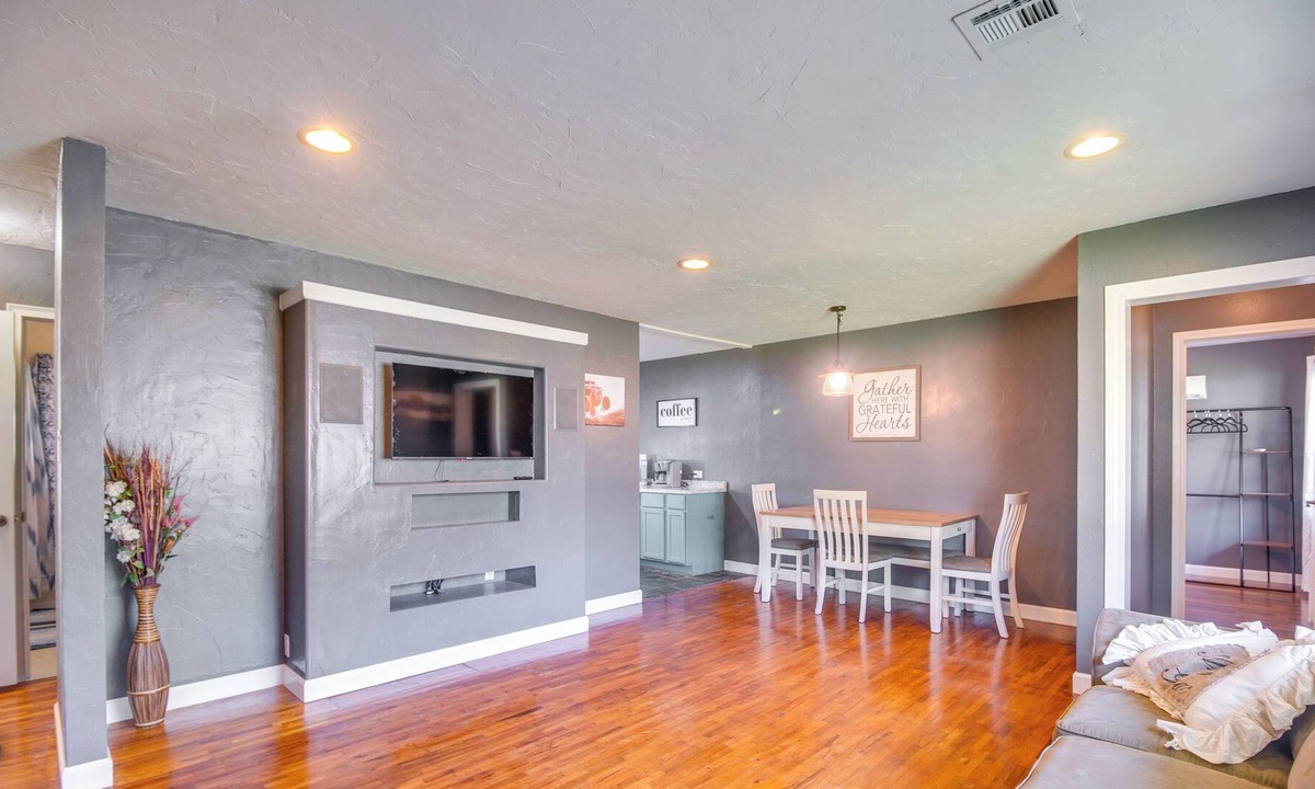Langley House | Pet-Friendly Langley Home < 3 Mi to Lake!