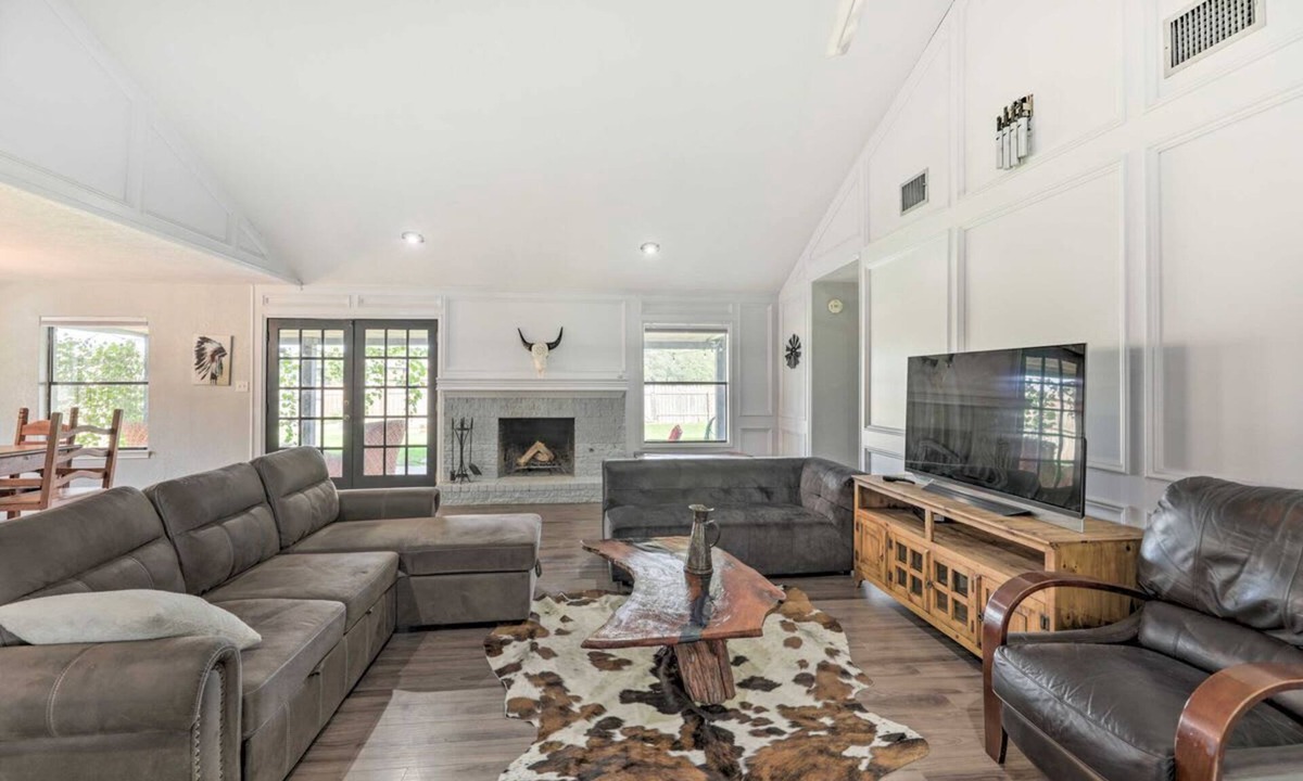 Lockhart House | Pet-Friendly Lockhart Home With Private Yard!