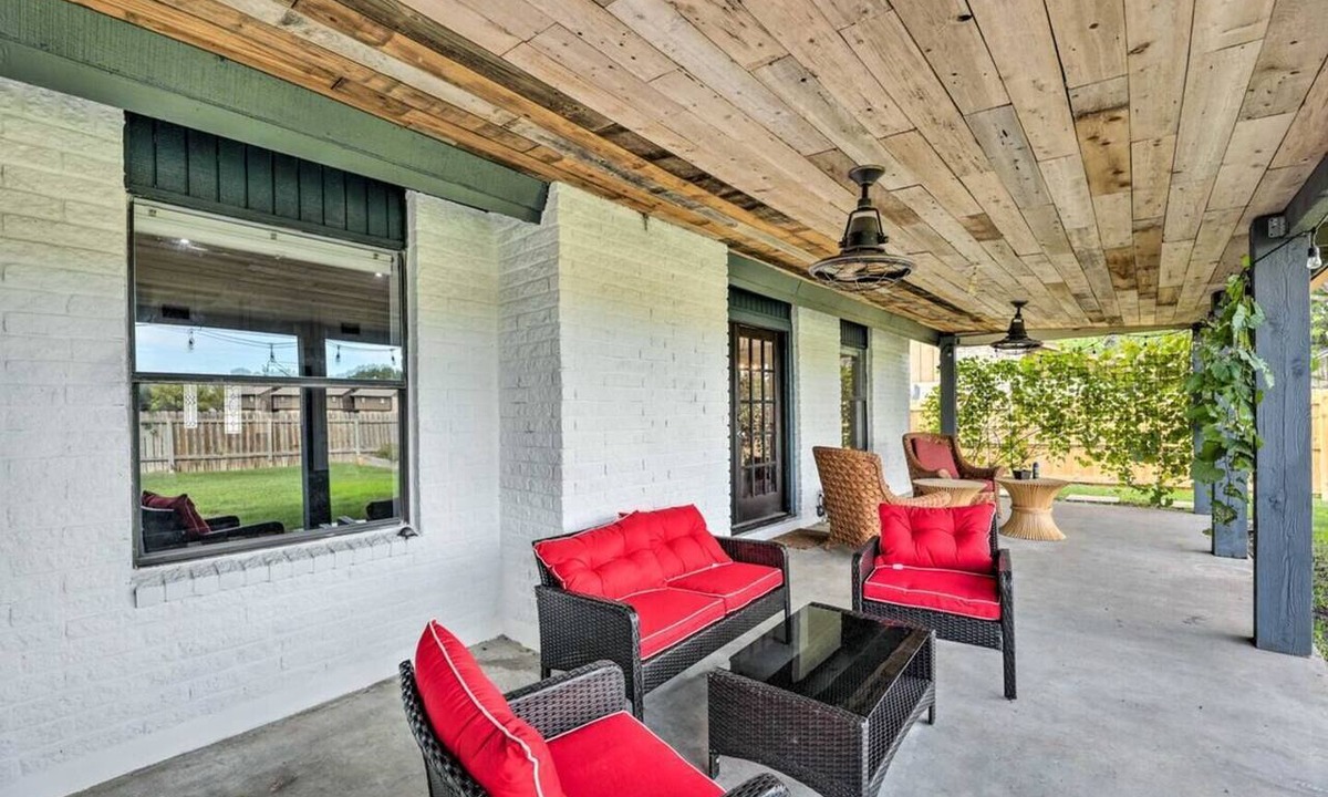 Lockhart House | Pet-Friendly Lockhart Home With Private Yard!
