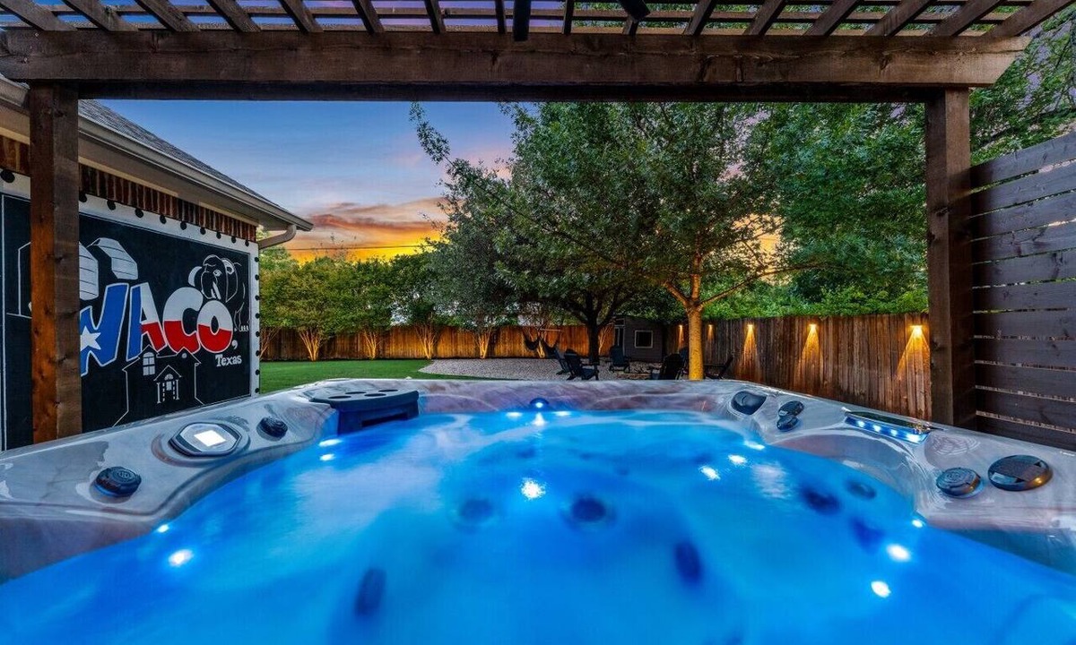 Waco House | Pet-Friendly Near Baylor & Magnolia|HotTub+Firepit