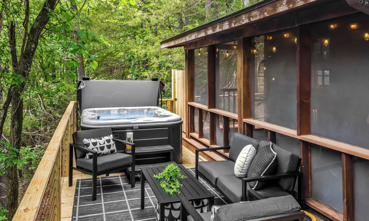 Eureka Springs Cabin | Pets OK Private Hot Tub Starlink WiFi