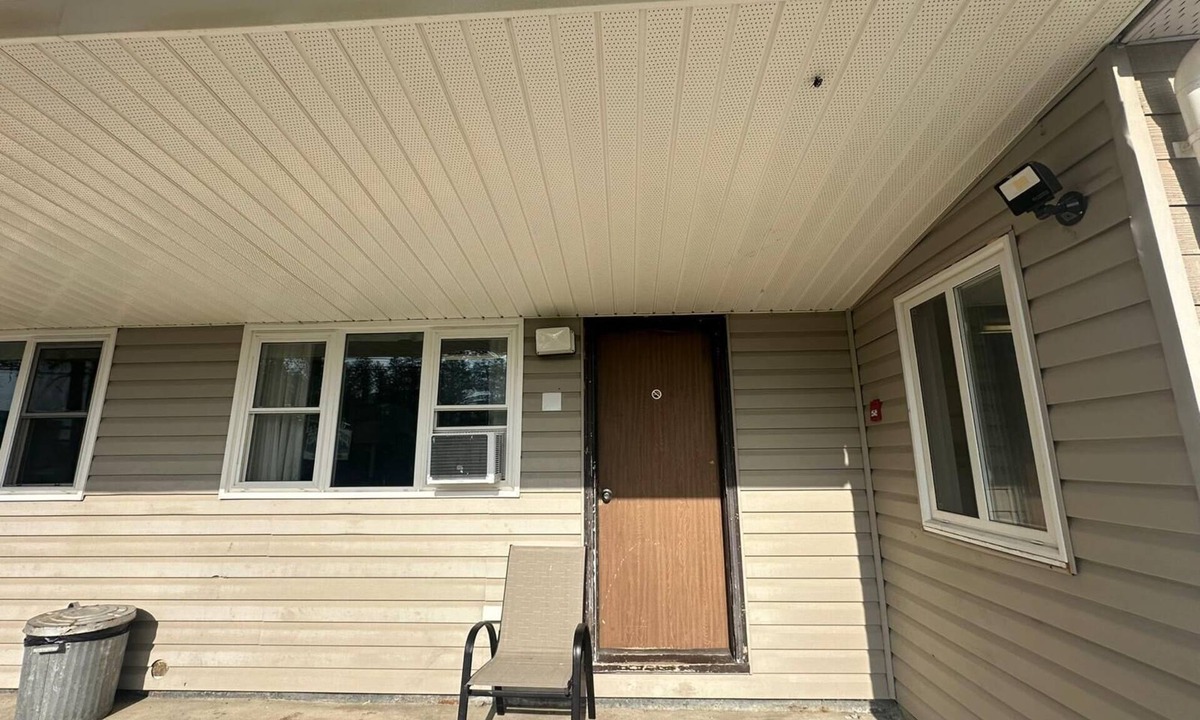 Timmins Hotel | Pine Ridge Motel