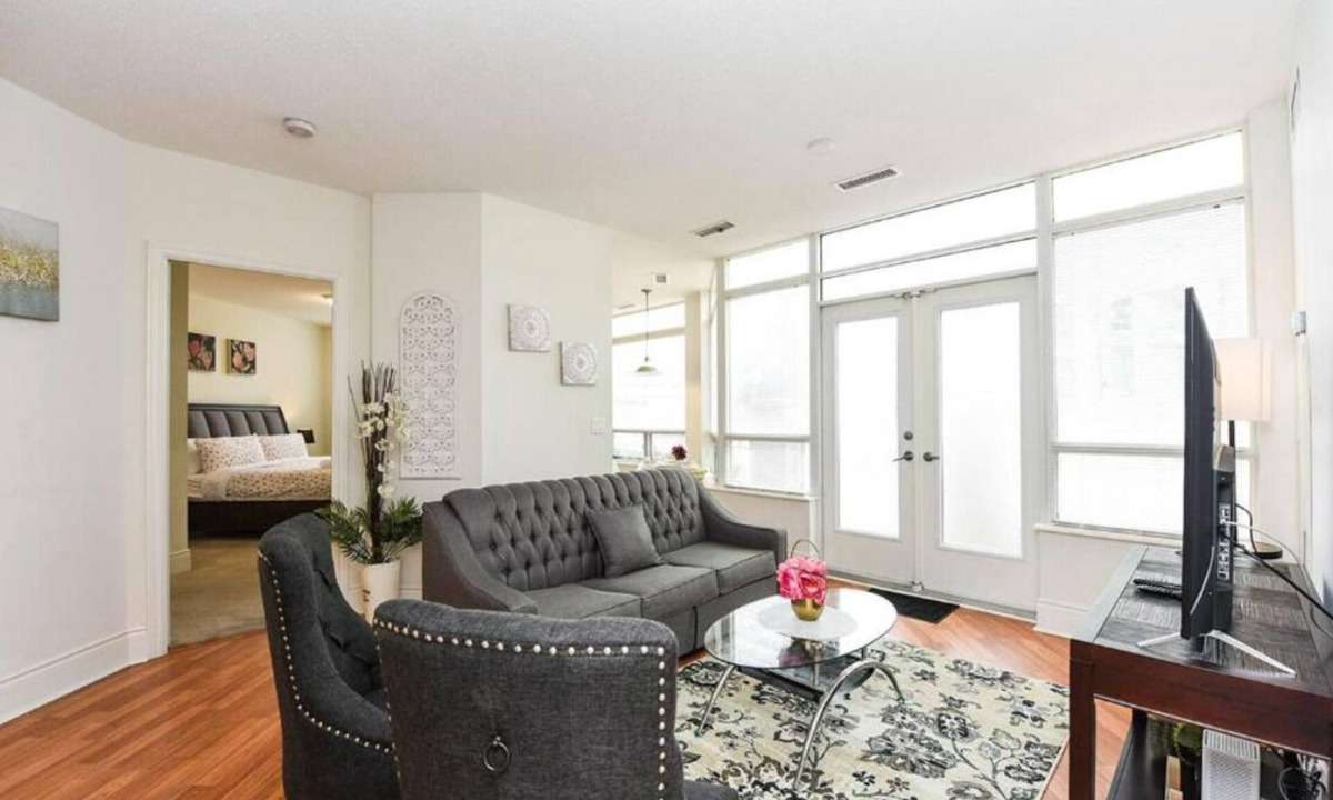 Downtown Mississauga Apartment | PlanURstay - Amazing 2BR & 2BTH - Near Square One Mall-125