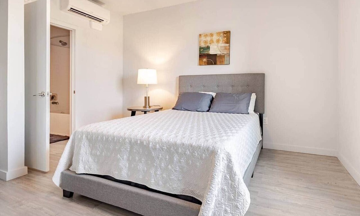 Jarrell Apartment | Pool Home Mins to Austin ER, St David’s & Baylor Scott & White Memorial Hos.