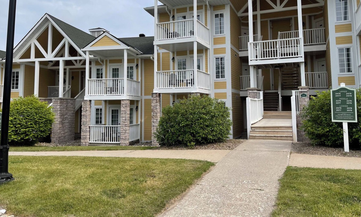 Oro-Medonte Resort | pool/ sauna/ hotube/ Horseshoe valley, vetta spa,, golf , hiking etc Oro-Medonte