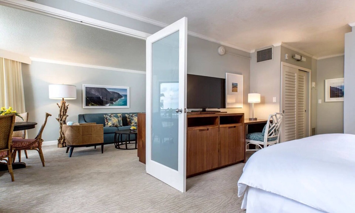 Hanamaulu Hotel | Pool View Unit Close to Waimea Canyon State Park