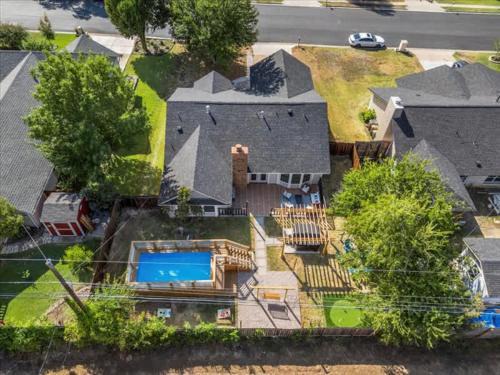 Round Rock House | Poolside Paradise Game Room Fire Pit Hot Tub