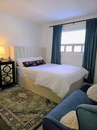 Hillcrest Village House | Private Bedroom with Ensuite