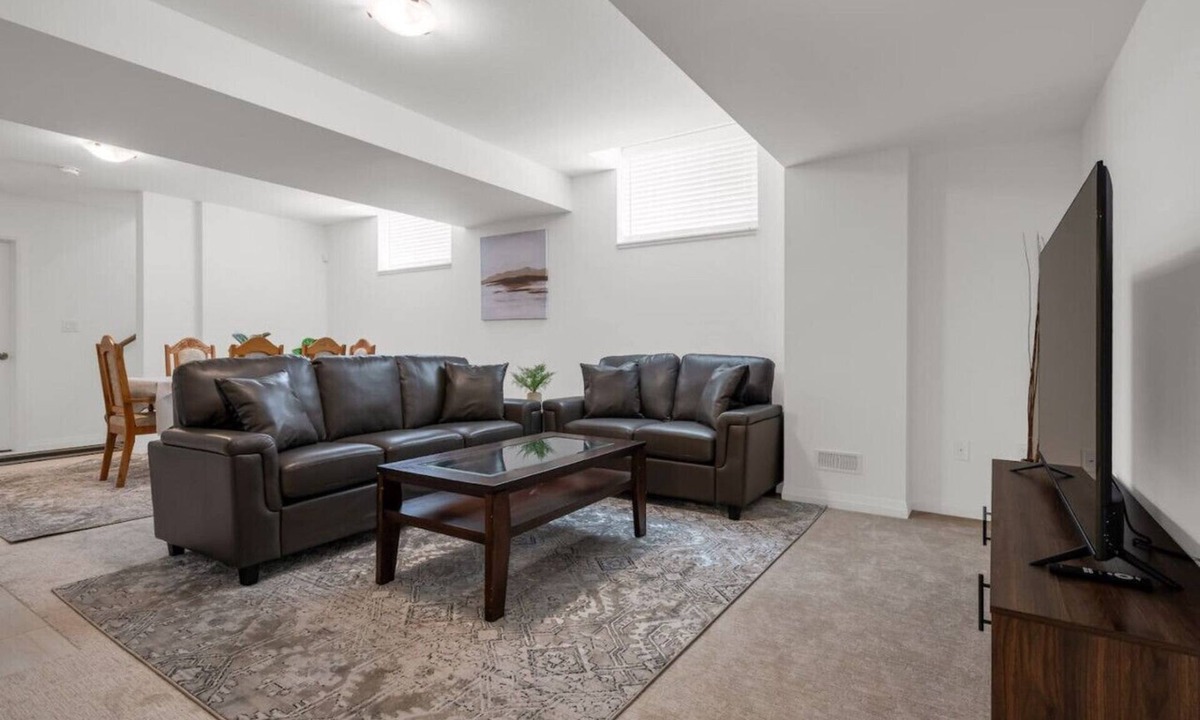 Thorold House | Private & Cozy 2BR Retreat Near Niagara Falls
