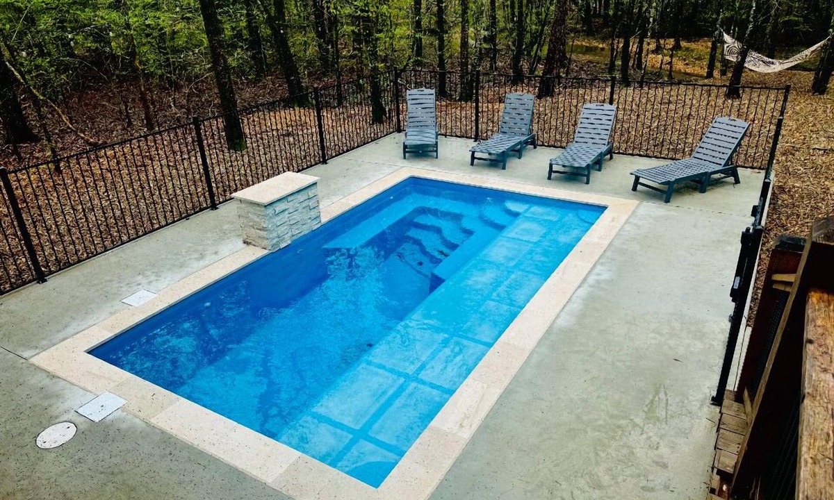 Broken Bow Cabin | Private Creek + Pool | Dogs Welcome | Sleeps 10