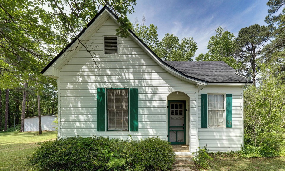 Noble House | Private Deck & Yard: Pet-Friendly Noble Getaway