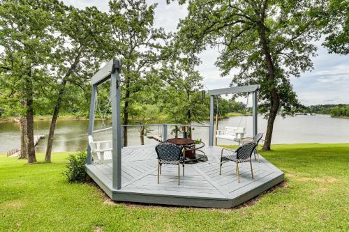 Jefferson House | Private Dock + Decks: Lake O' the Pines Escape