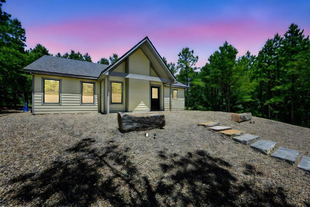 Pickens House | Private Escape| Hot tub| Fire Pit| Trail Access