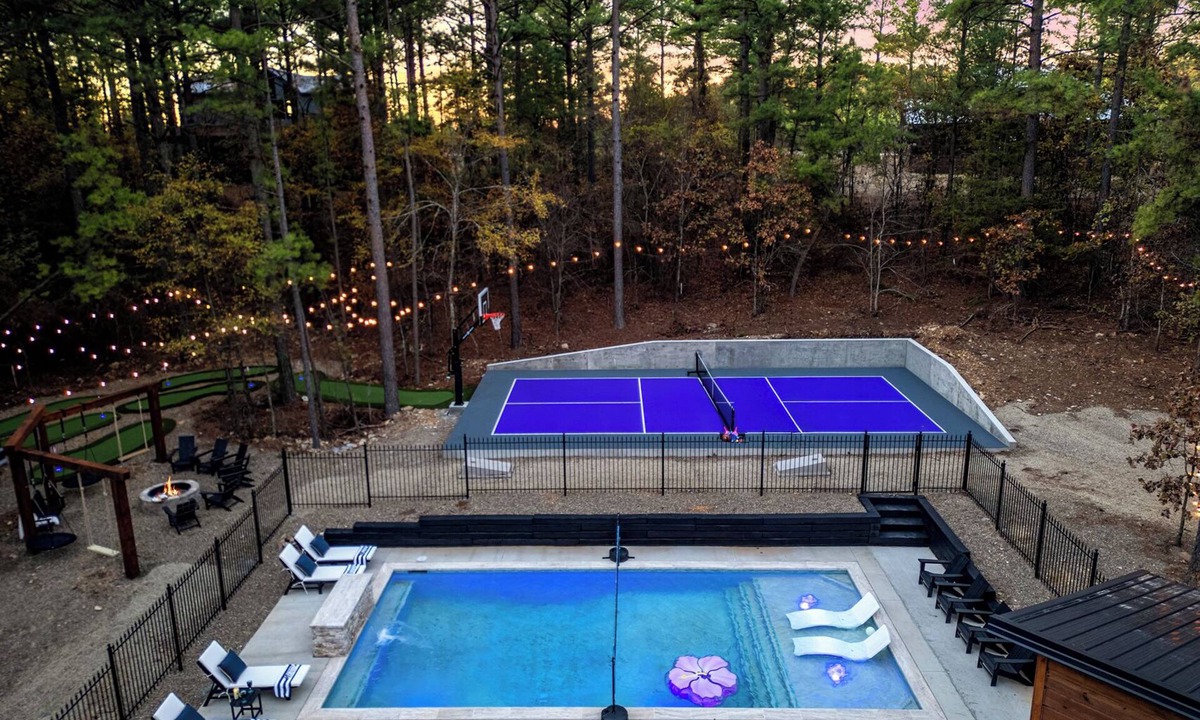 Pickens Cabin | Private GLOW Golf | Pool | Pickleball & Basketball