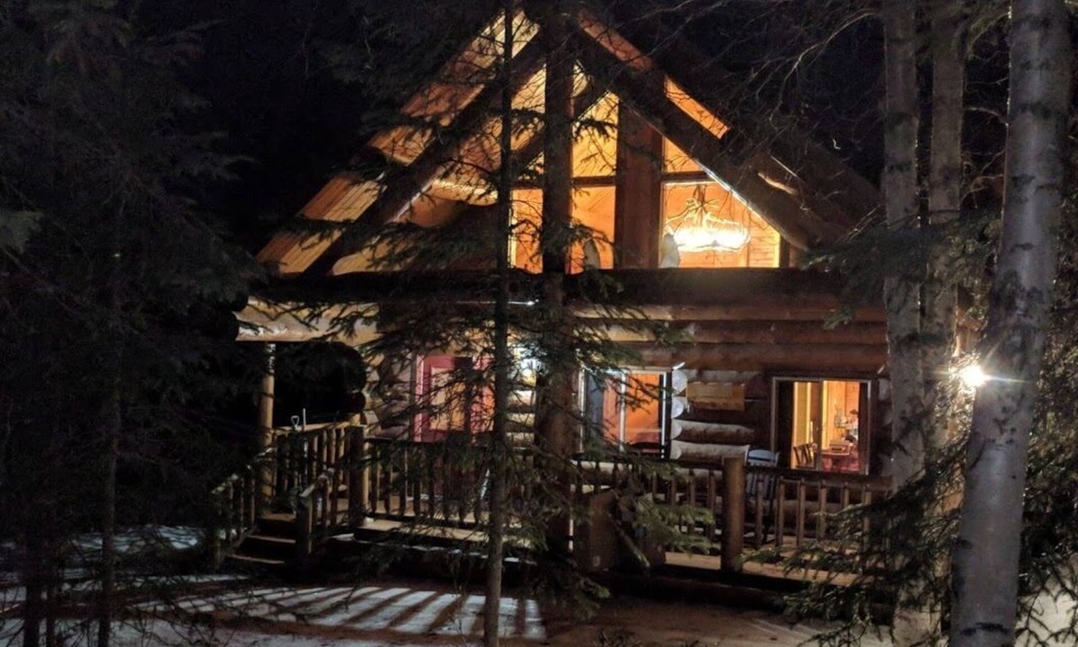 Kenai House | Private, handcrafted log home 4 minutes from the Kenai River.