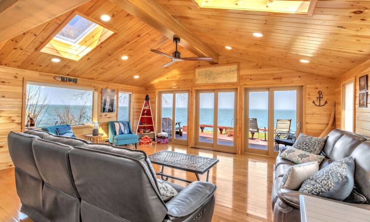 Youngstown Cottage | Private Lakefront Cottage Retreat near Niagara